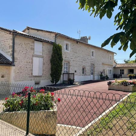 Chambres D'Hotes Du Puy D'Anche Sauze-Vaussais Exterior photo