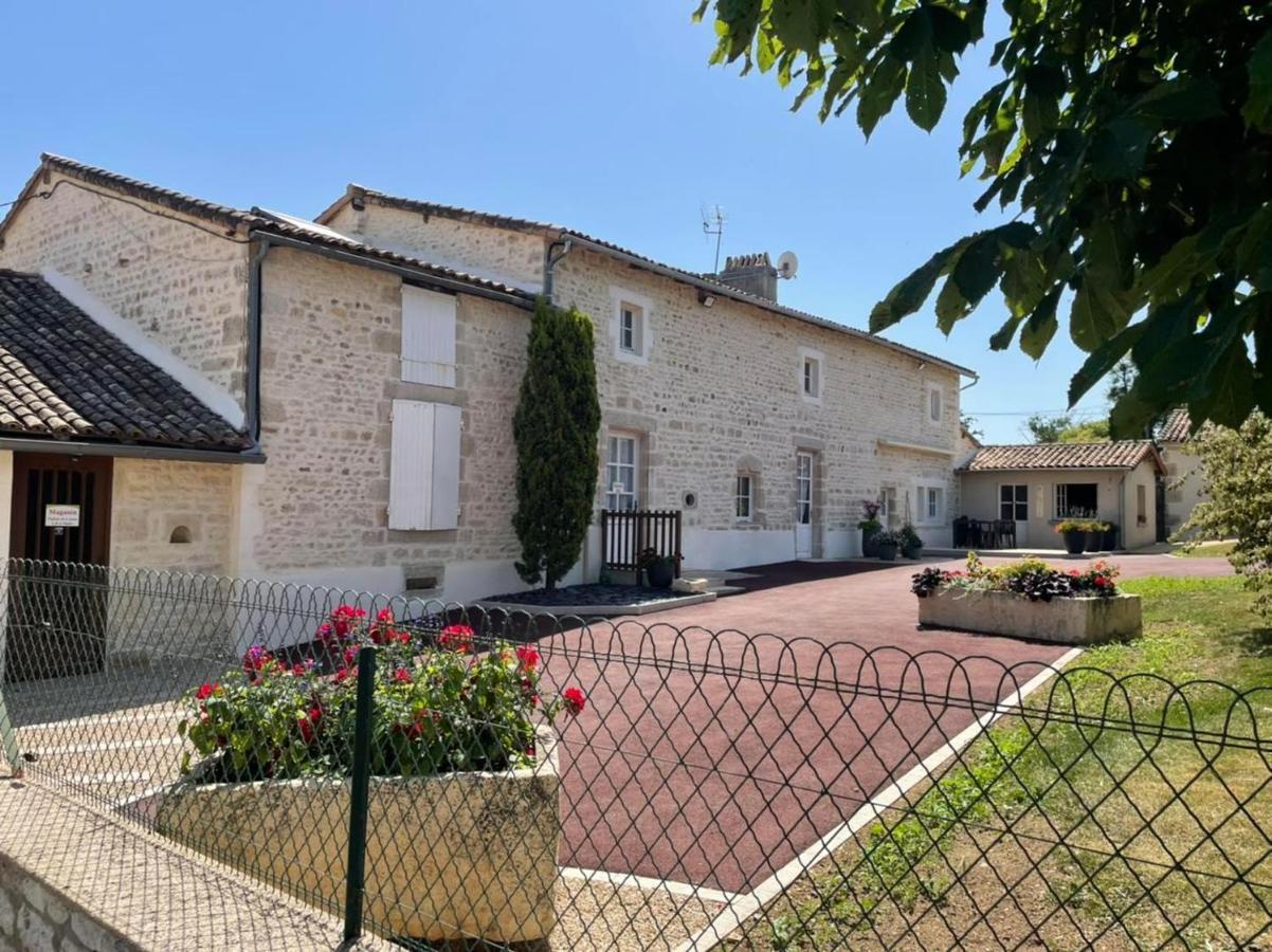 Chambres D'Hotes Du Puy D'Anche Sauze-Vaussais Exterior photo