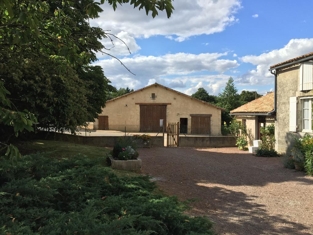 Chambres D'Hotes Du Puy D'Anche Sauze-Vaussais Exterior photo